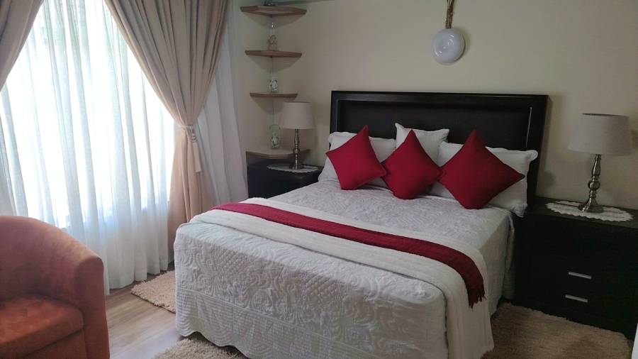 5 Bedroom Property for Sale in Flamwood North West